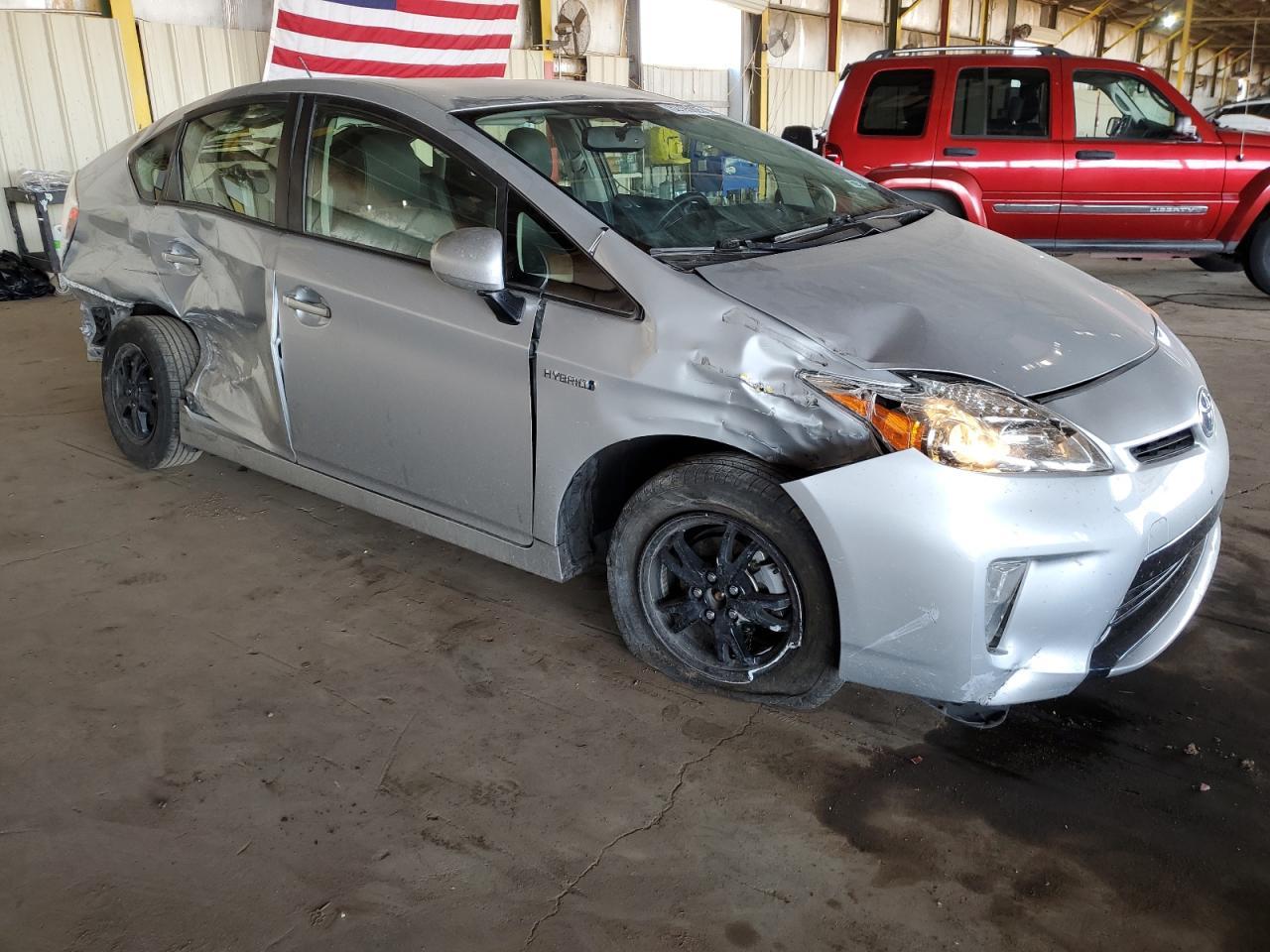 2015 TOYOTA PRIUS - Image 4