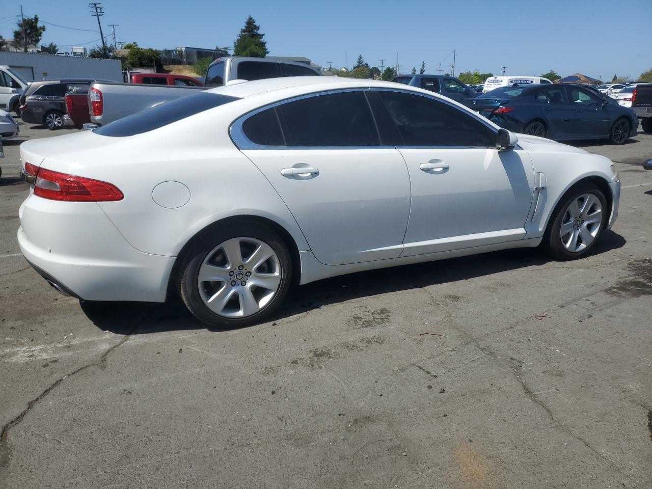 2011 JAGUAR XF - Image 3