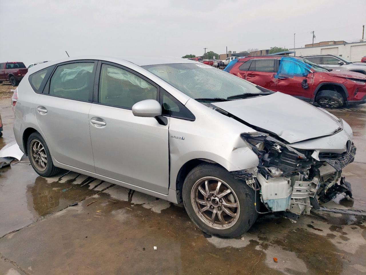2017 TOYOTA PRIUS V - Image 4