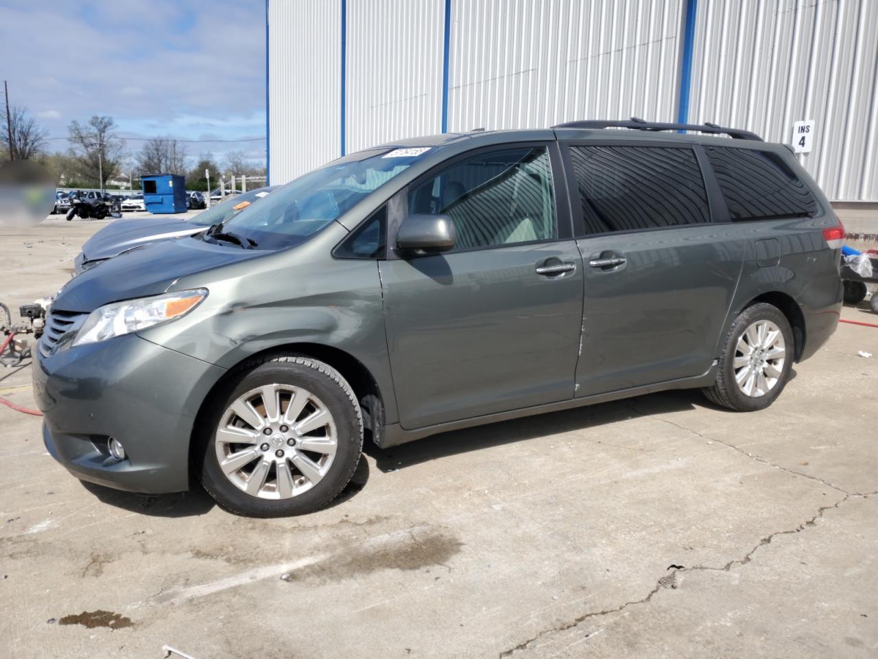 2011 TOYOTA SIENNA XLE