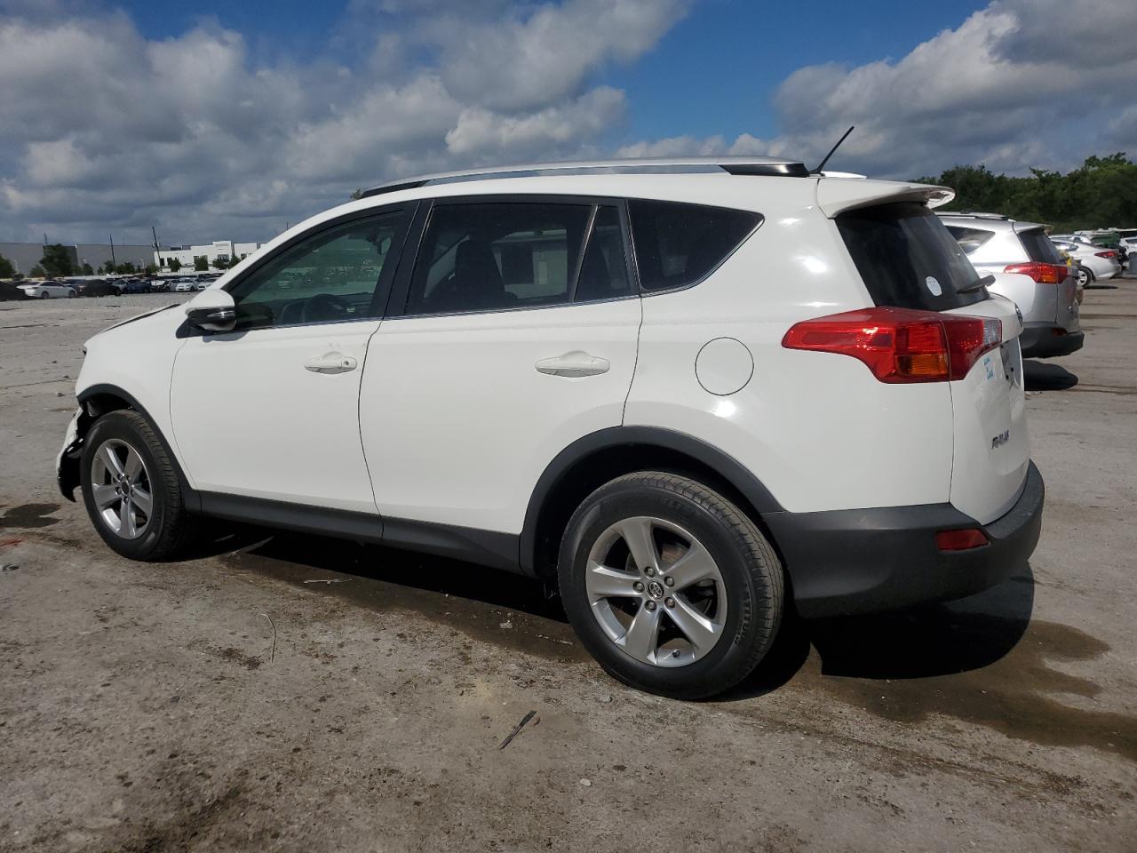 2015 TOYOTA RAV4 XLE - Image 2