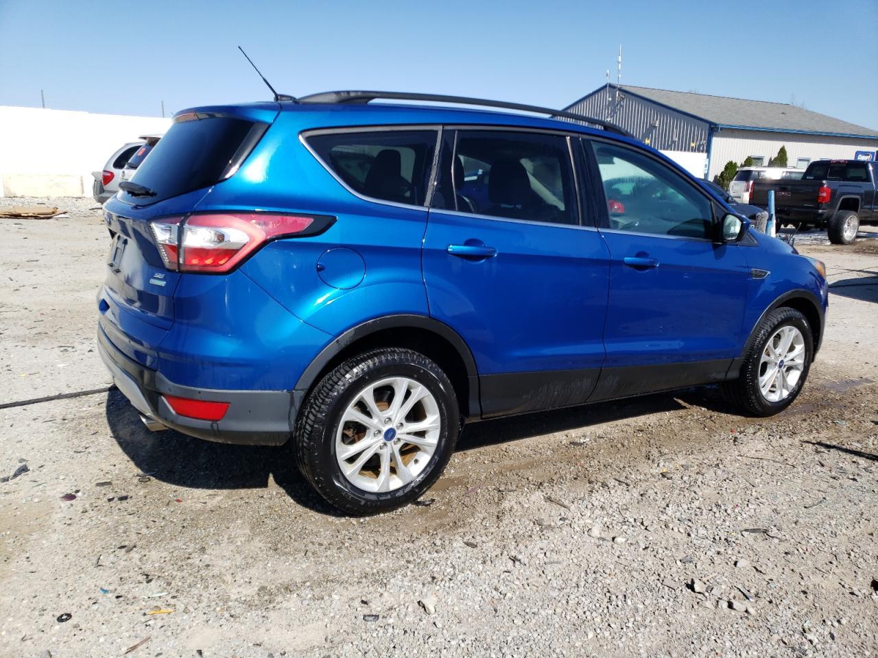 2017 FORD ESCAPE SE - Фото 3