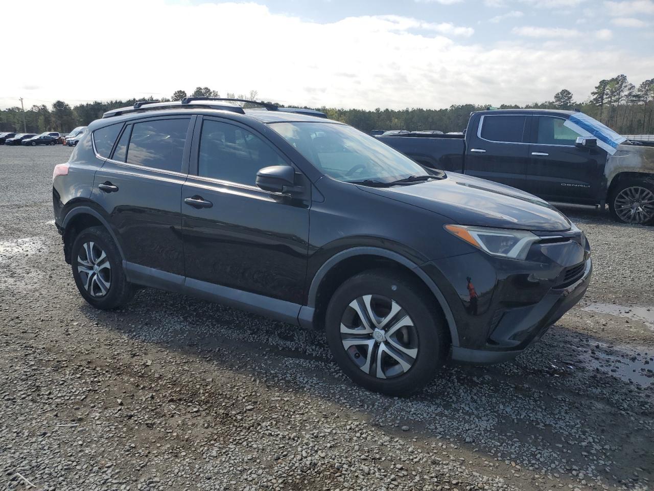 2017 TOYOTA RAV4 LE - Image 4