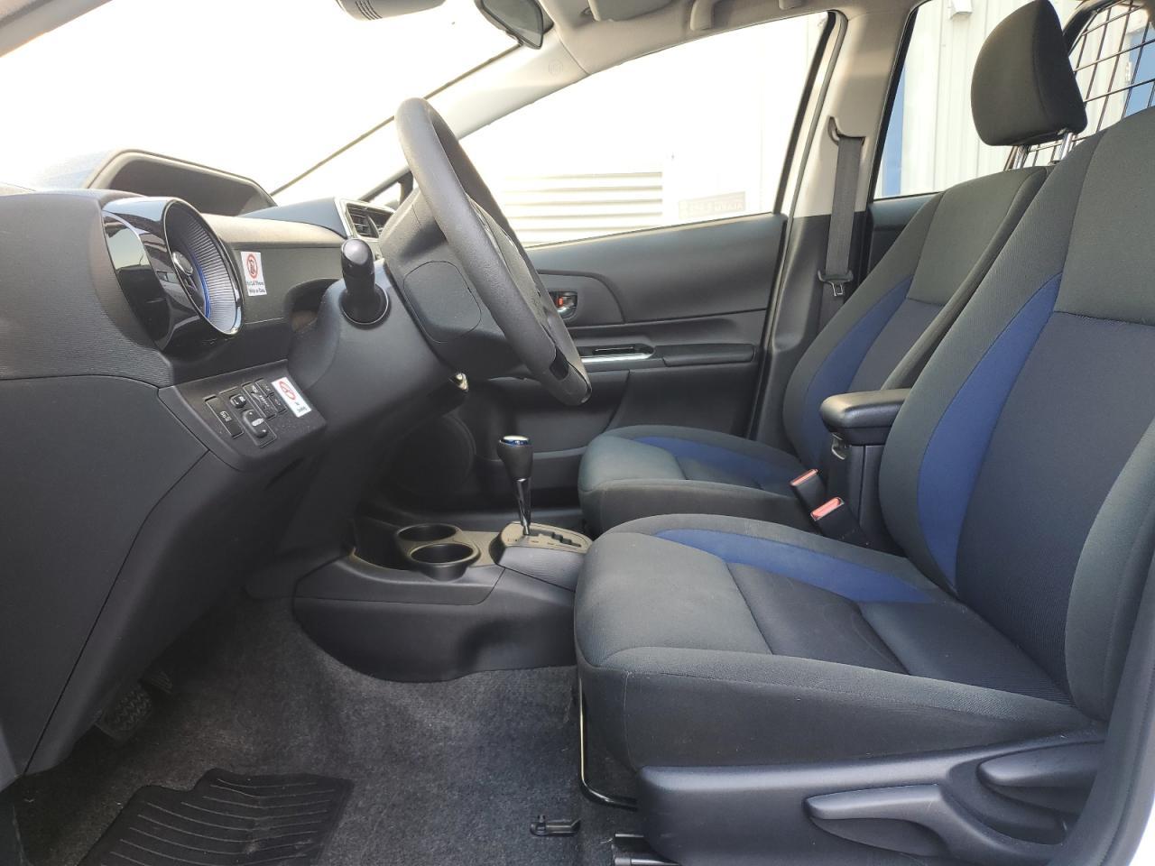 2018 TOYOTA PRIUS C - Фото 7