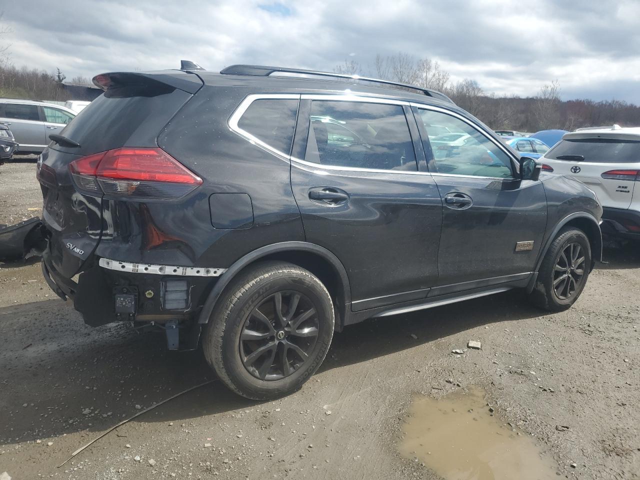 2017 NISSAN ROGUE SV - Image 3