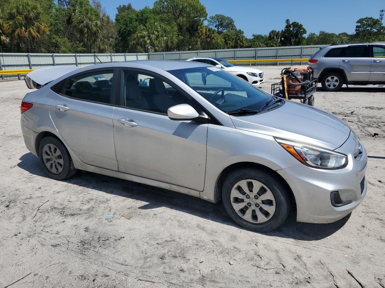 2017 HYUNDAI ACCENT SE - Image 4