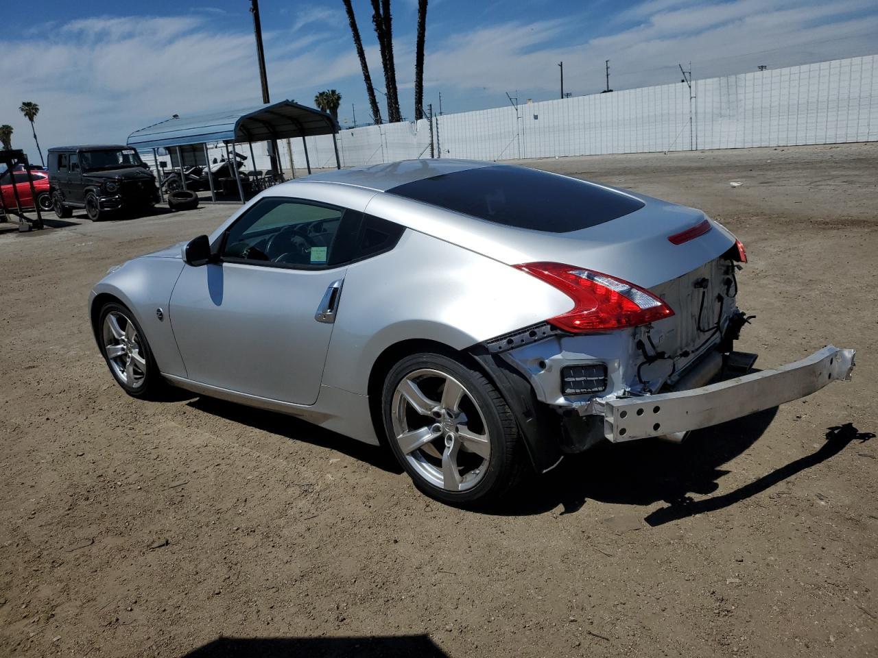 2010 NISSAN 370Z - Фото 2