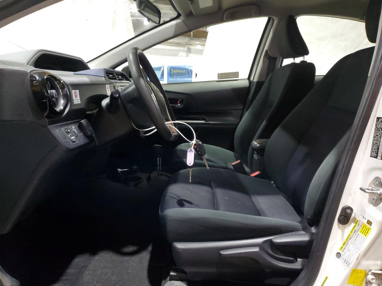 2016 TOYOTA PRIUS C - Фото 7
