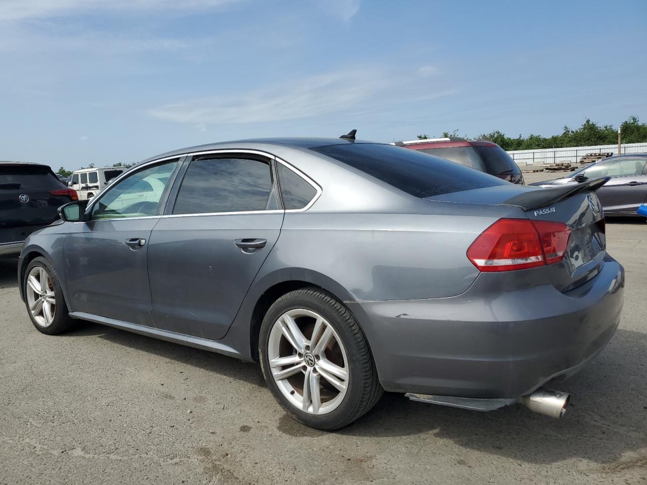 2013 VOLKSWAGEN PASSAT SE - Фото 2