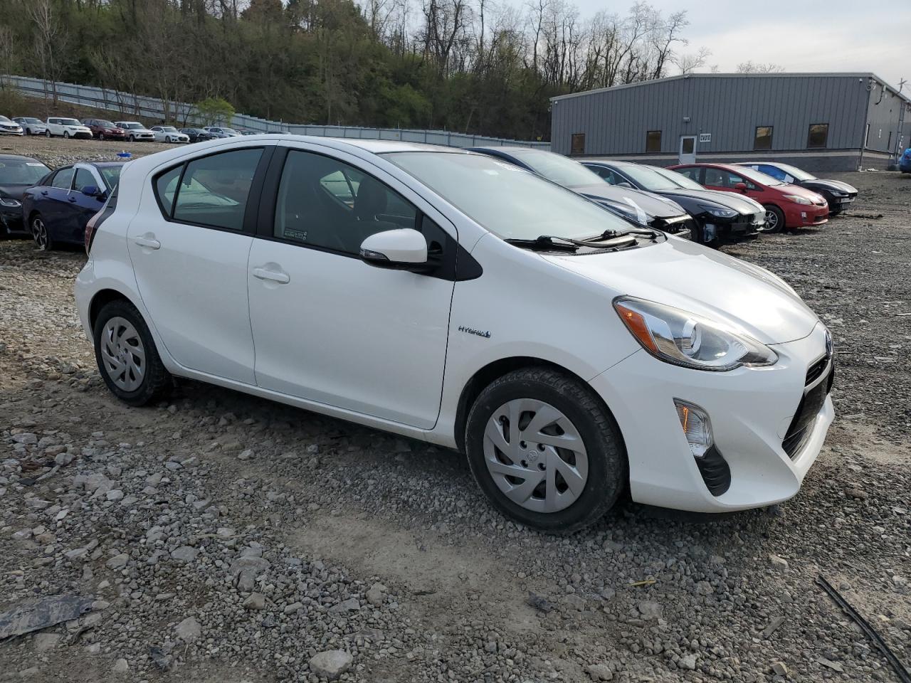 2016 TOYOTA PRIUS C - Image 4