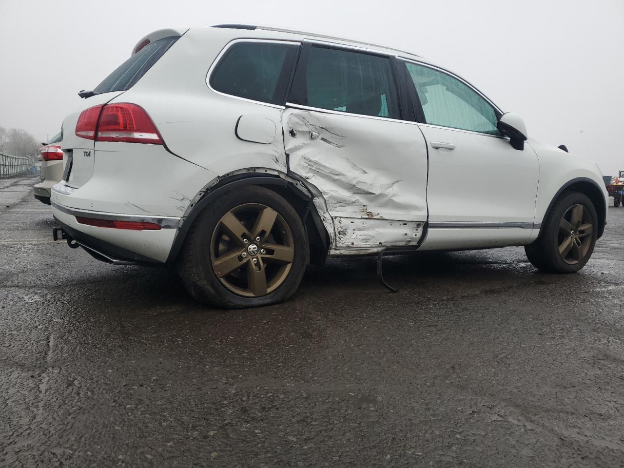 2016 VOLKSWAGEN TOUAREG TD - Фото 3