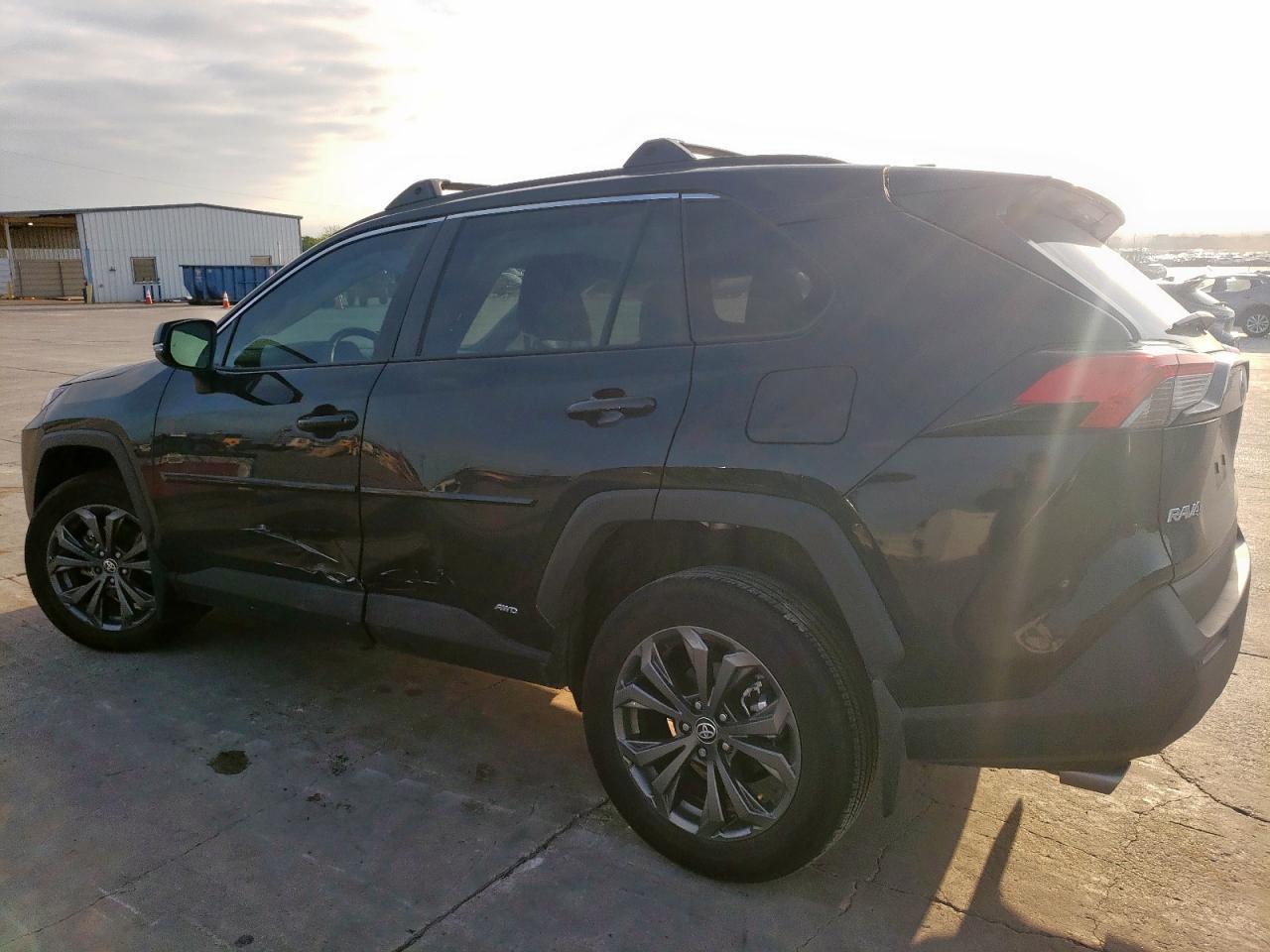 2024 TOYOTA RAV4 XLE P - Фото 2