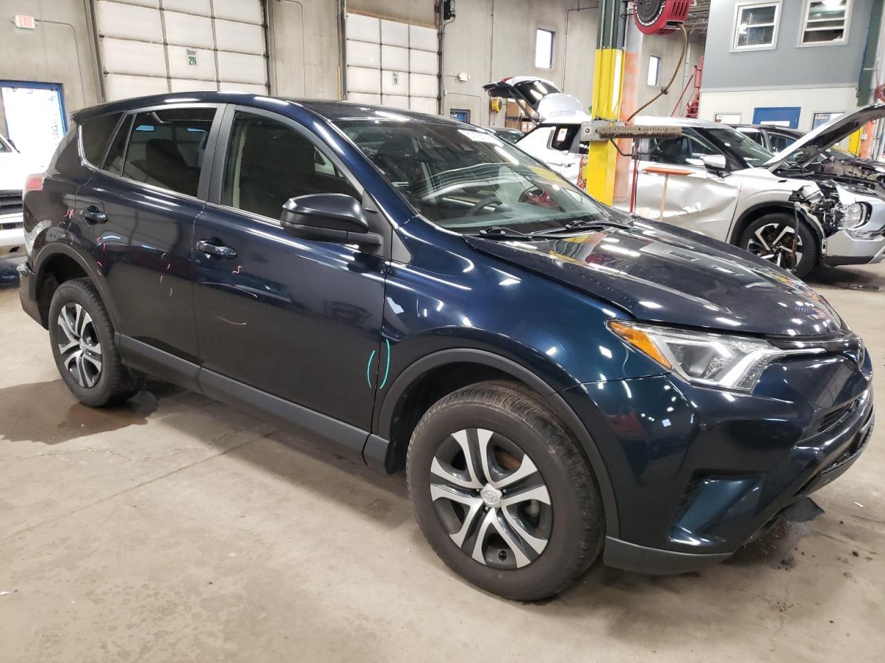 2018 TOYOTA RAV4 LE - Фото 4