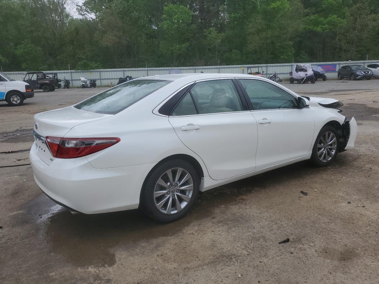 2015 TOYOTA CAMRY LE - Image 3