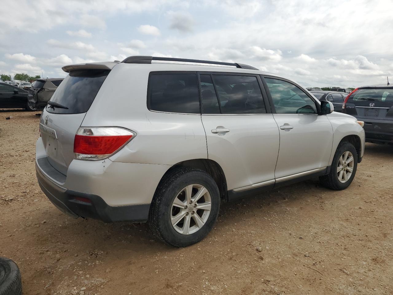 2011 TOYOTA HIGHLANDER - Image 3