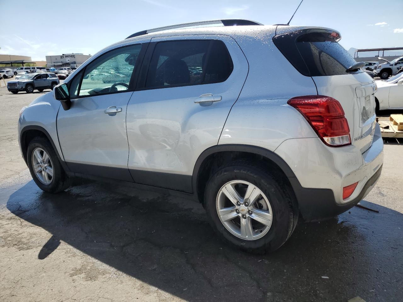 2021 CHEVROLET TRAX 1LT - Image 2