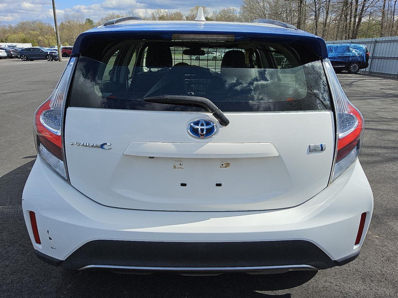 2018 TOYOTA PRIUS C - Image 6