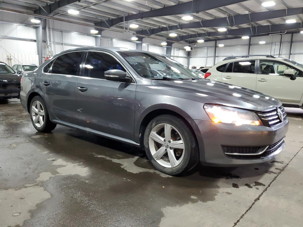 2013 VOLKSWAGEN PASSAT SE - Фото 4