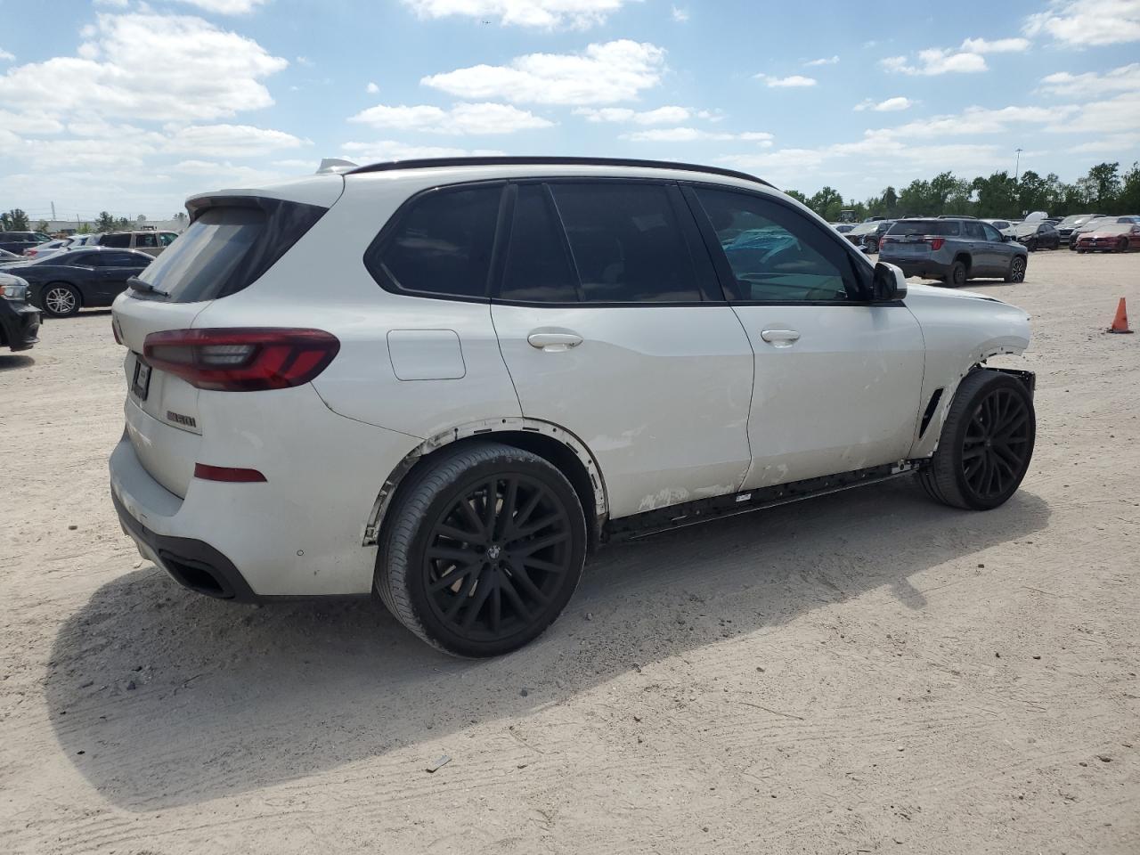 2022 BMW X5 M50I - Фото 3