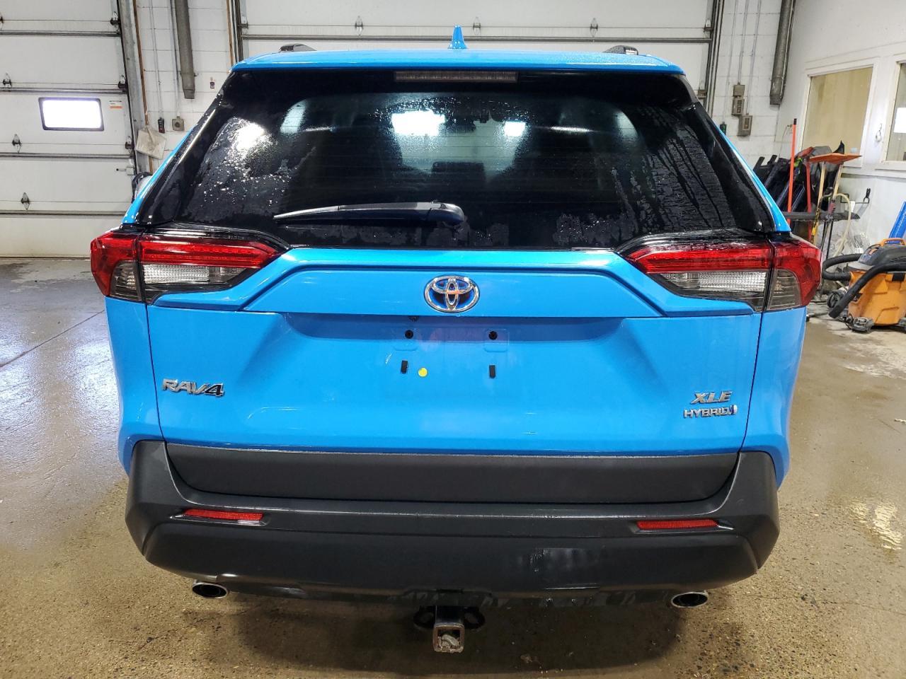 2020 TOYOTA RAV4 XLE - Image 6