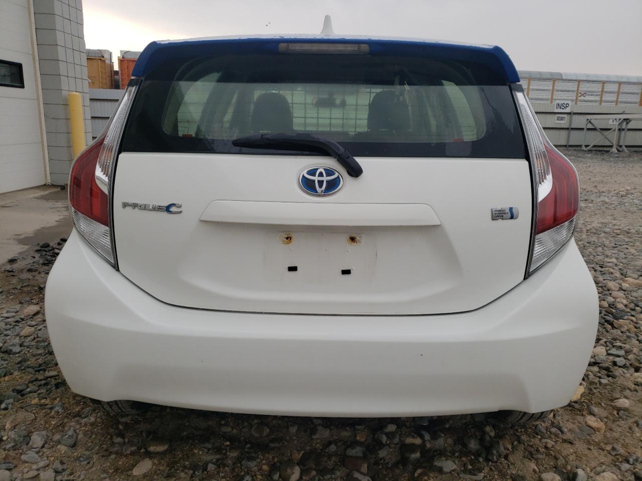 2016 TOYOTA PRIUS C - Image 6