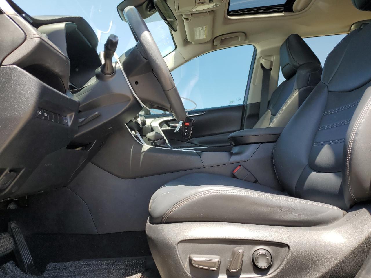 2020 TOYOTA RAV4 XLE P - Image 7