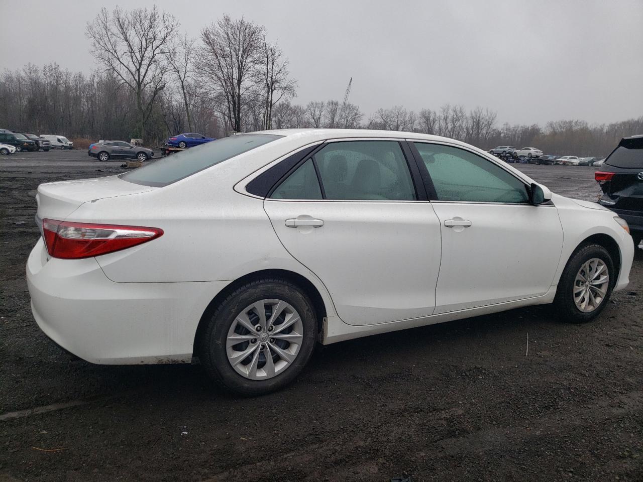 2015 TOYOTA CAMRY LE - Фото 3