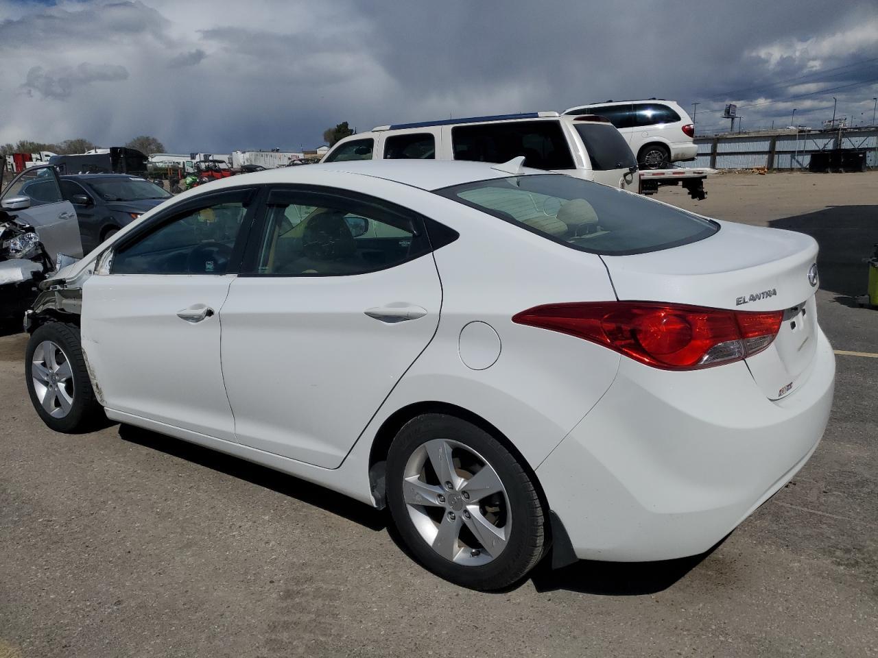 2013 HYUNDAI ELANTRA GL - Image 2