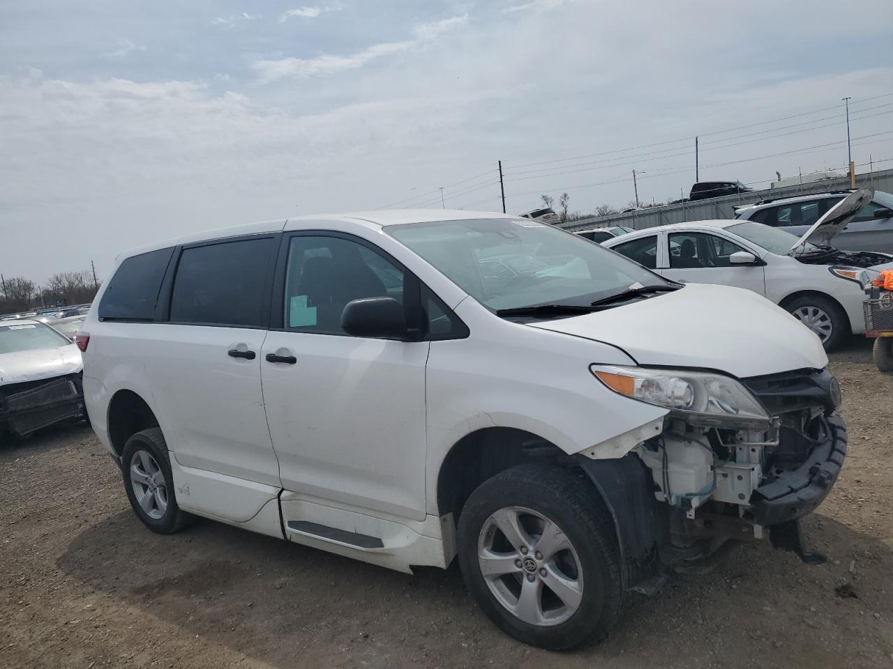 2020 TOYOTA SIENNA L - Image 4
