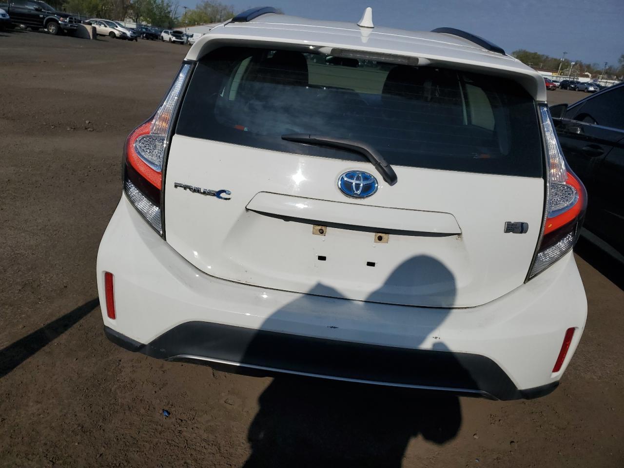 2018 TOYOTA PRIUS C - Image 6