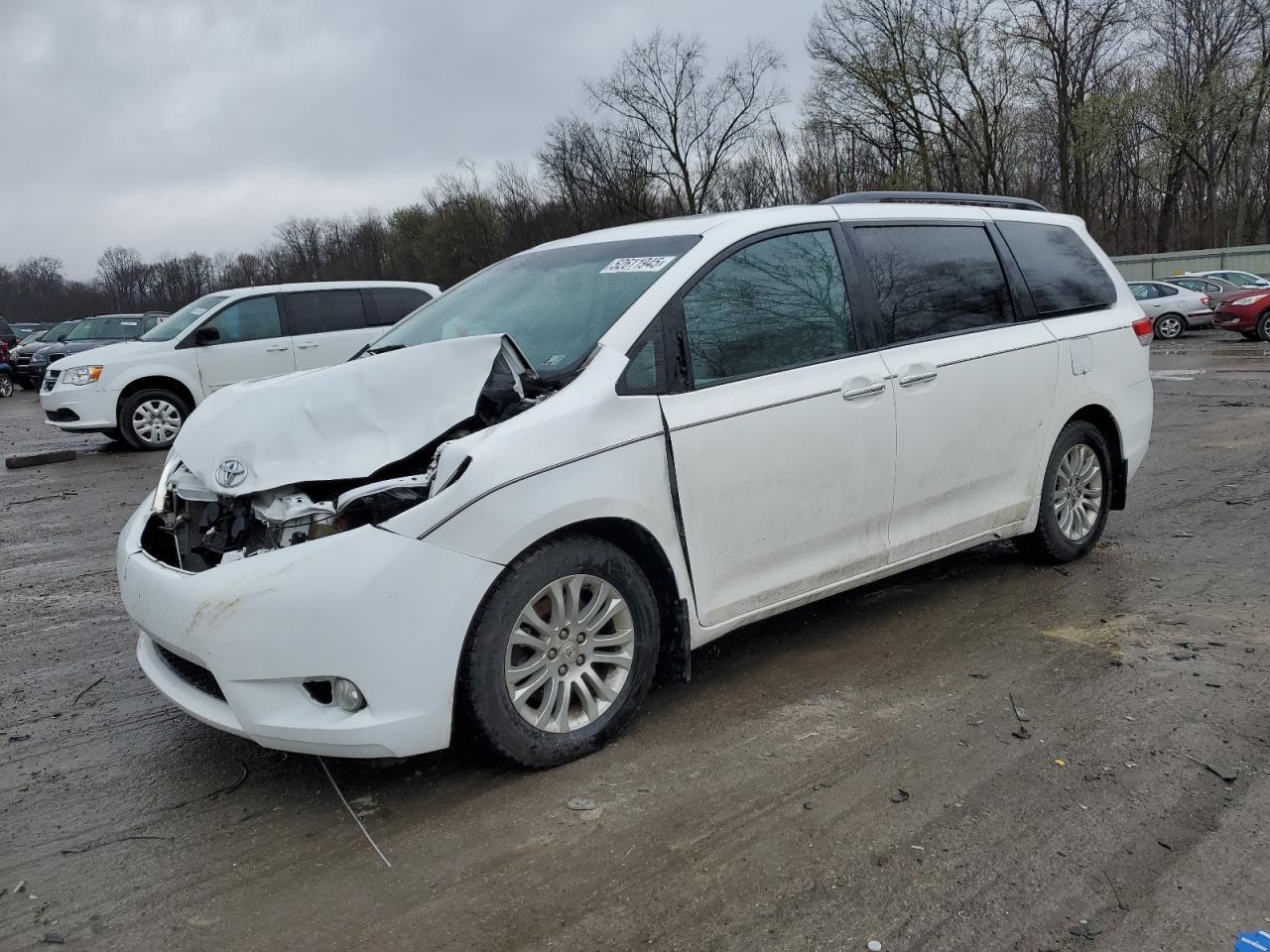 2011 TOYOTA SIENNA XLE