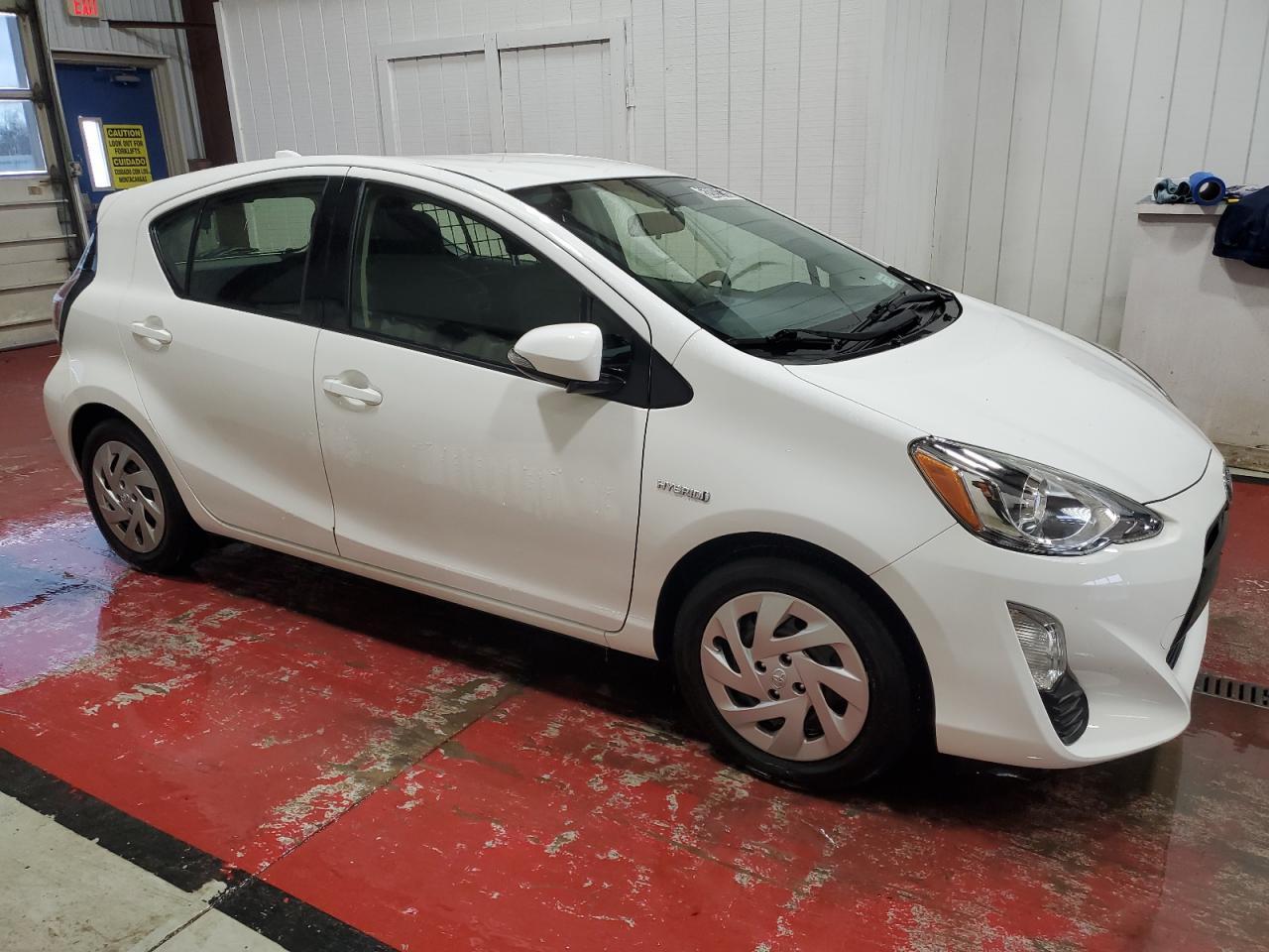 2016 TOYOTA PRIUS C - Фото 4