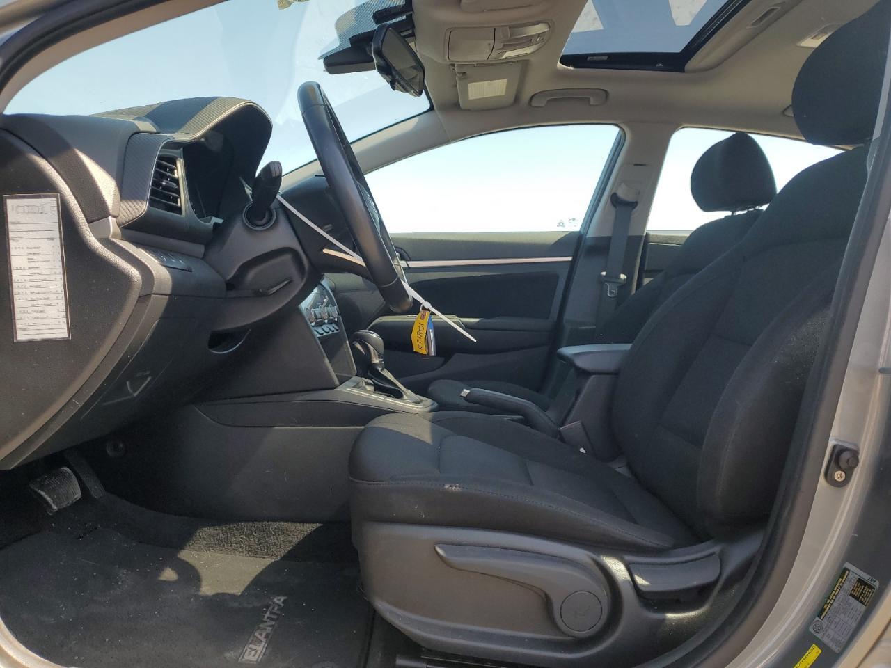 2019 HYUNDAI ELANTRA SE - Фото 7