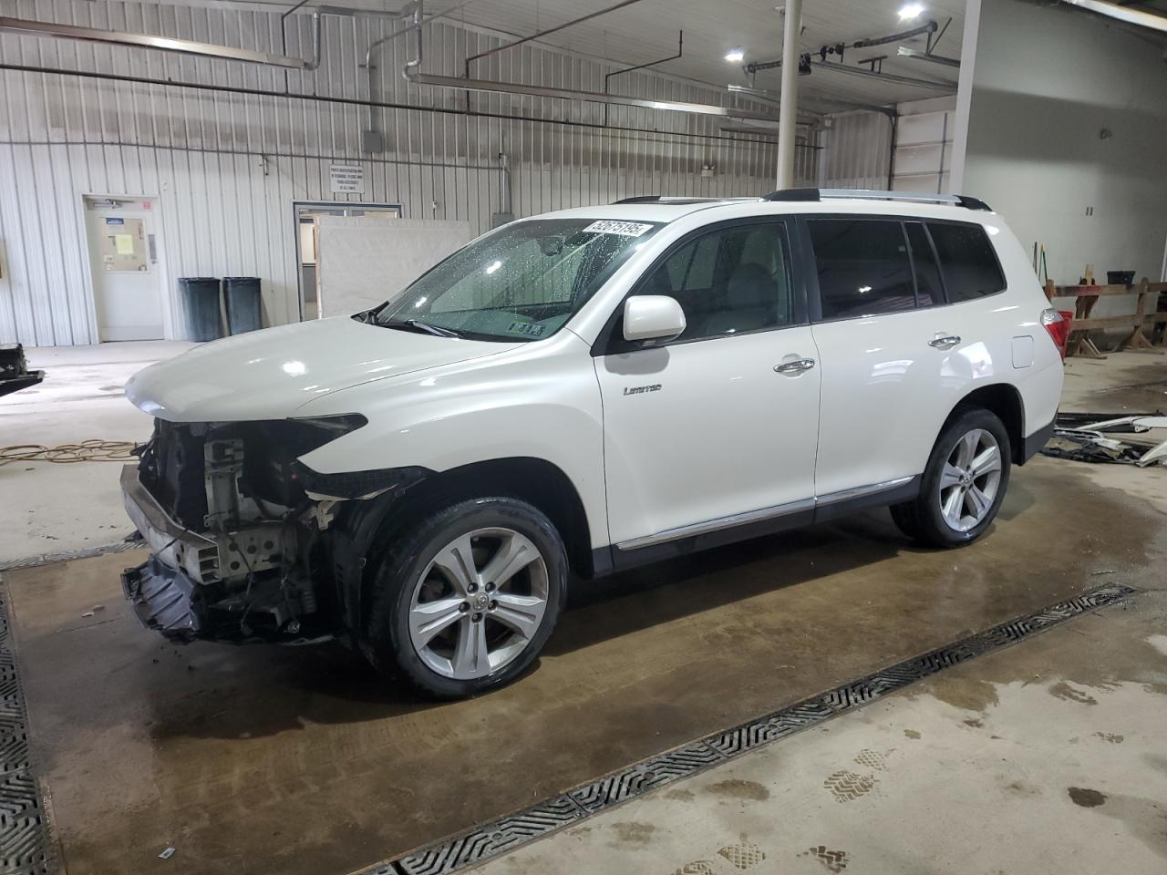 2013 TOYOTA HIGHLANDER