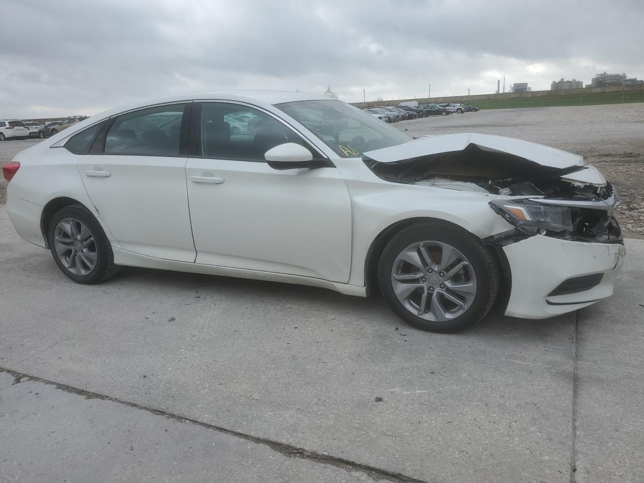 2018 HONDA ACCORD LX - Image 4