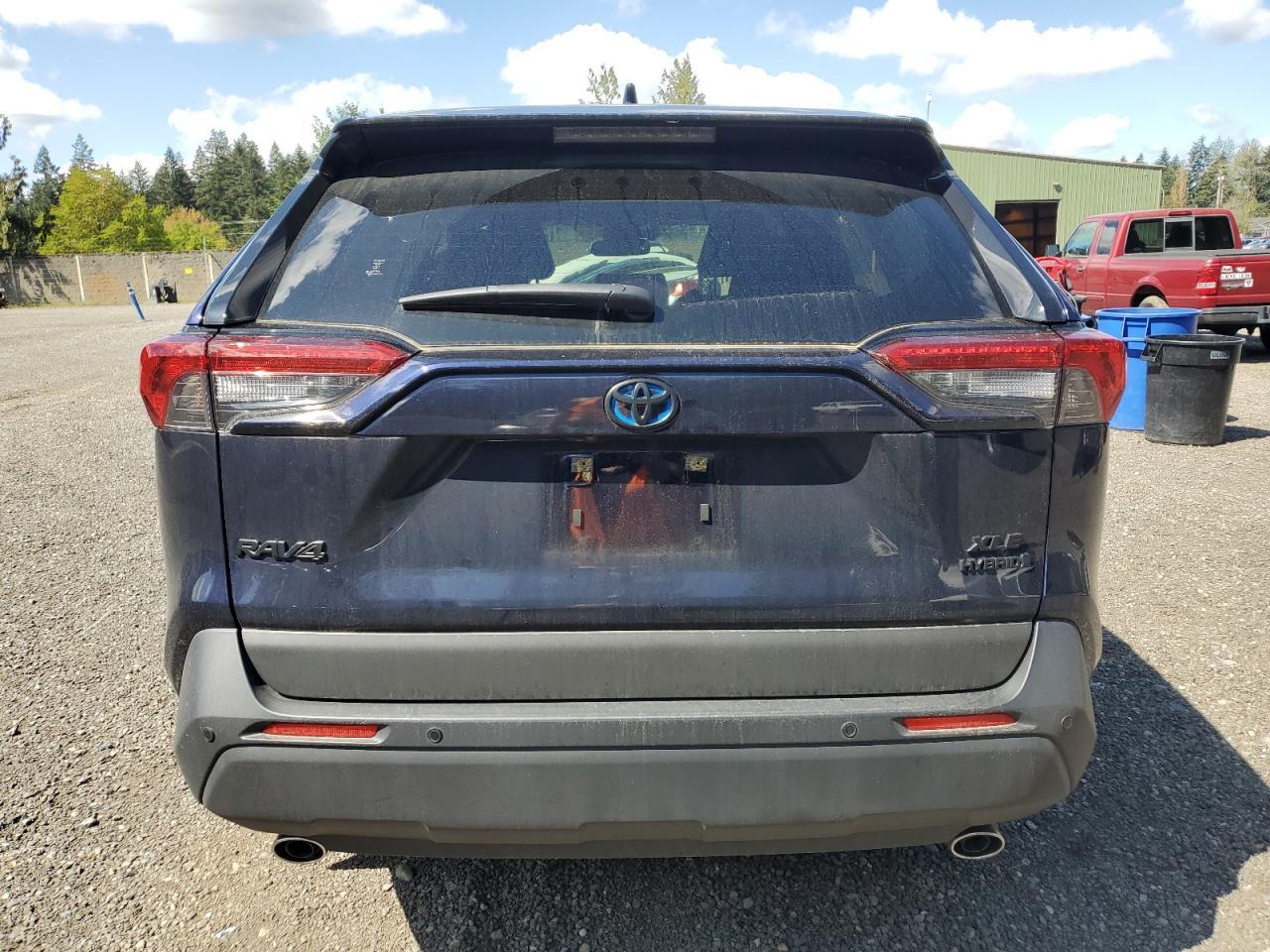 2024 TOYOTA RAV4 XLE P - Фото 6