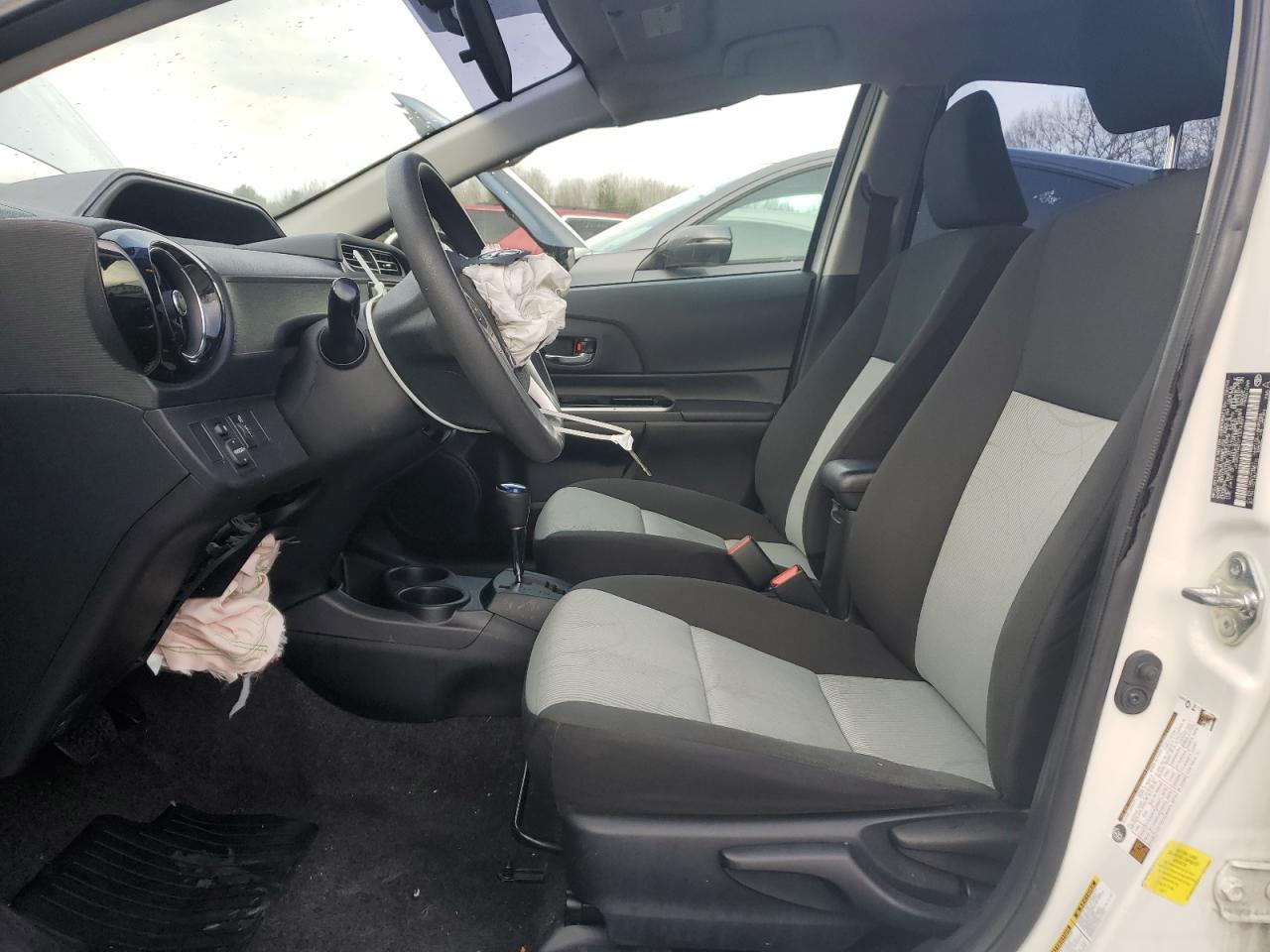 2015 TOYOTA PRIUS C - Image 7