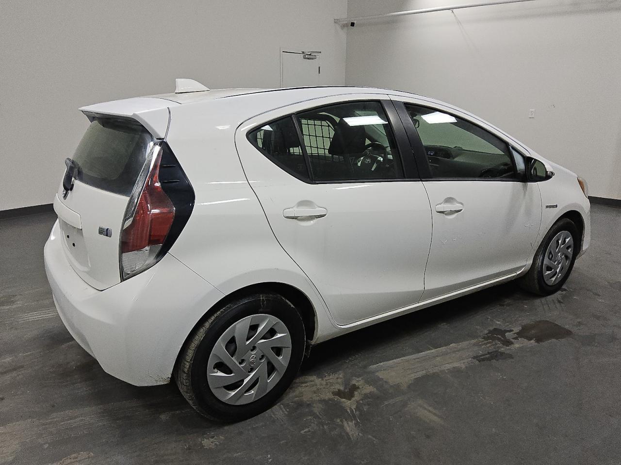 2016 TOYOTA PRIUS C - Image 3