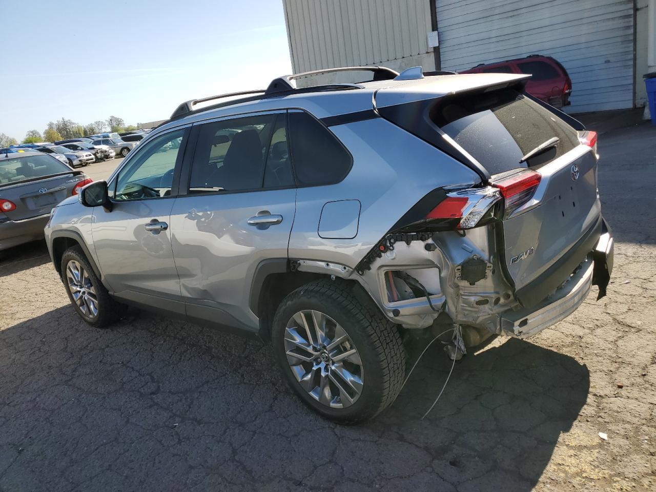 2019 TOYOTA RAV4 XLE P - Фото 2