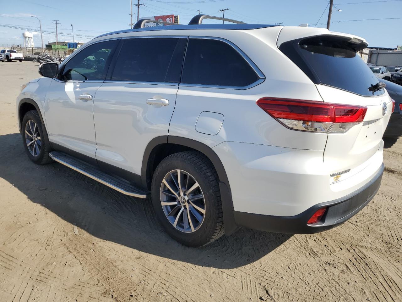 2019 TOYOTA HIGHLANDER - Image 2