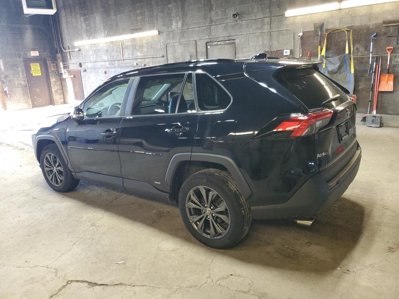 2022 TOYOTA RAV4 XLE P - Фото 2