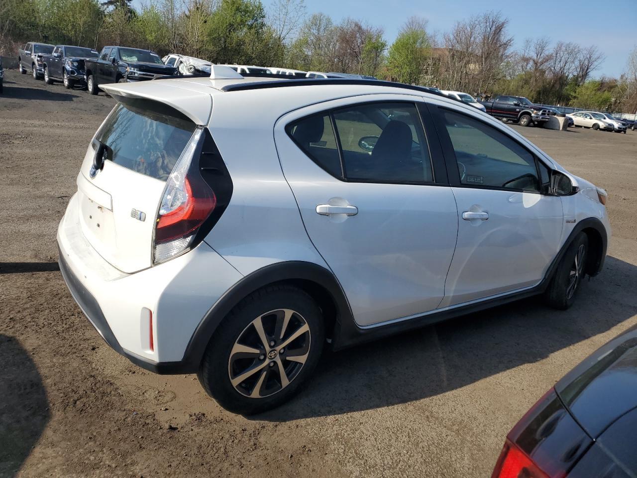 2018 TOYOTA PRIUS C - Image 3