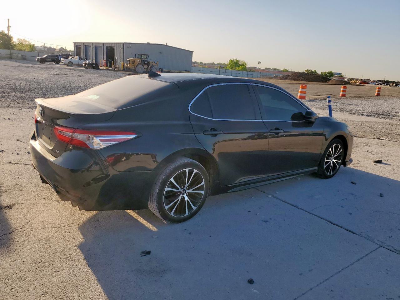 2020 TOYOTA CAMRY SE - Image 3