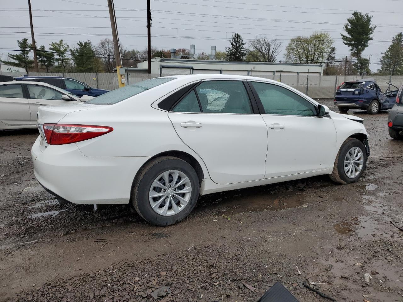 2017 TOYOTA CAMRY LE - Фото 3