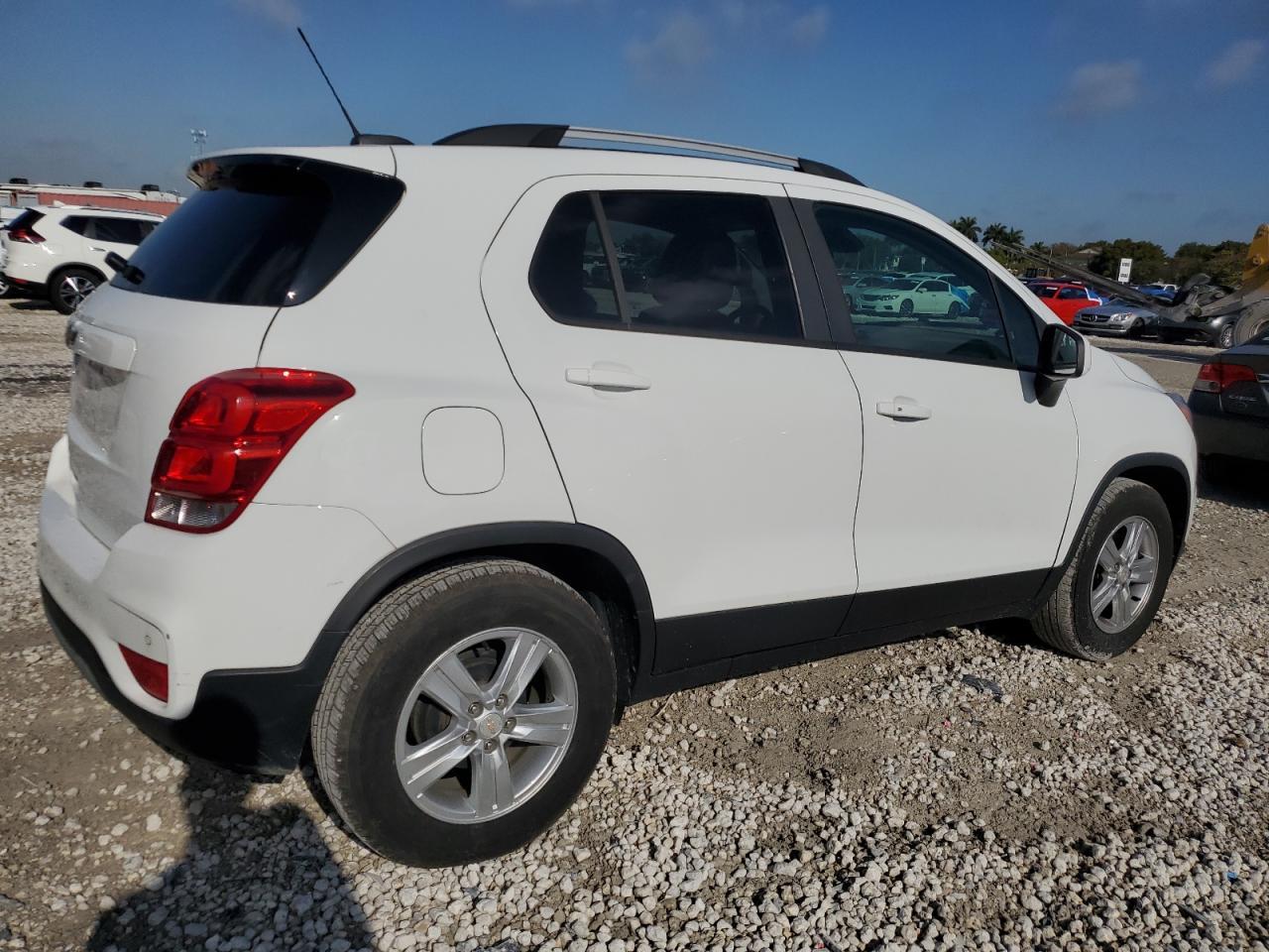 2021 CHEVROLET TRAX 1LT - Image 3