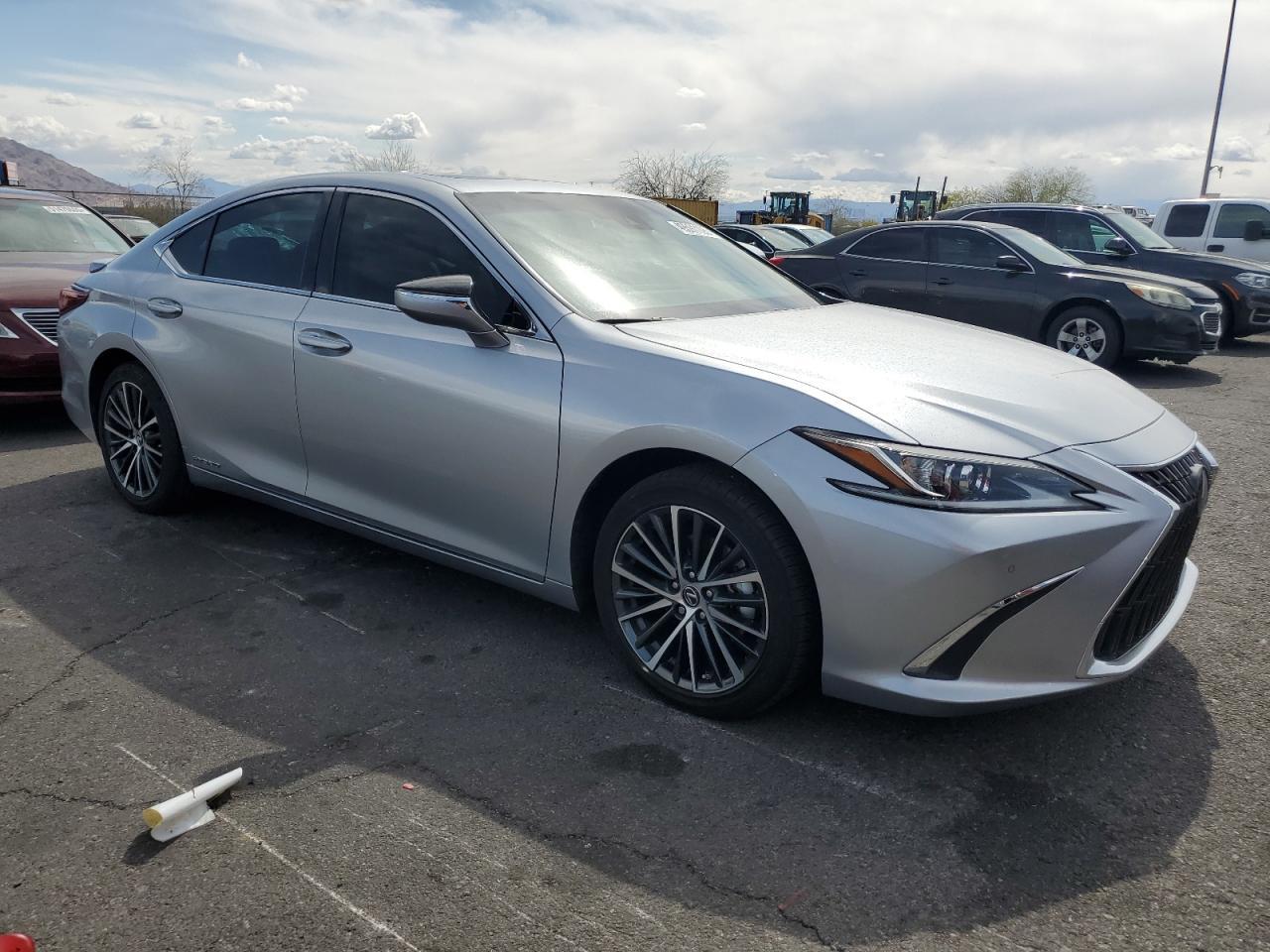 2022 LEXUS ES 300H BA - Image 4