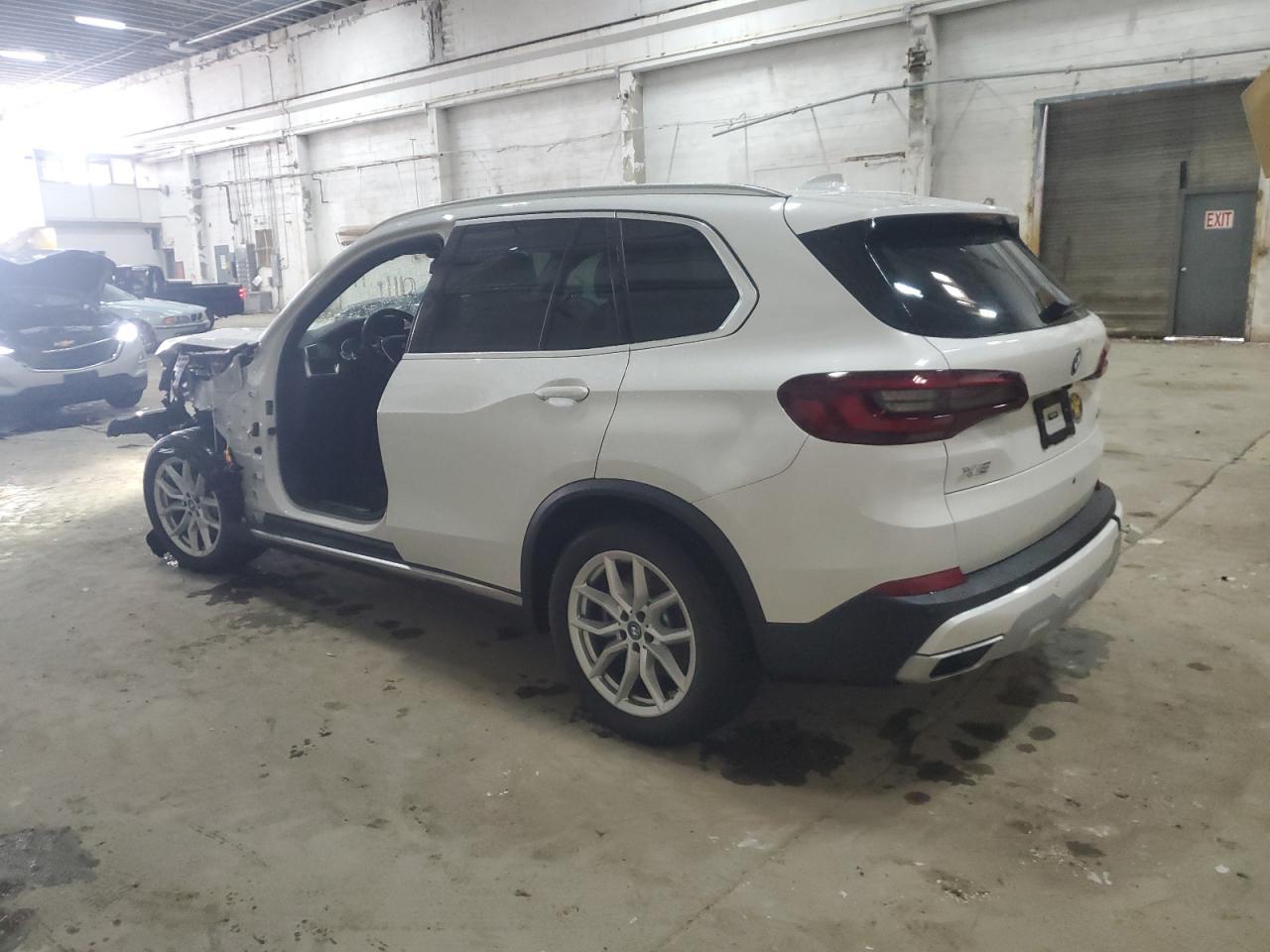 2022 BMW X5 XDRIVE4 - Фото 2