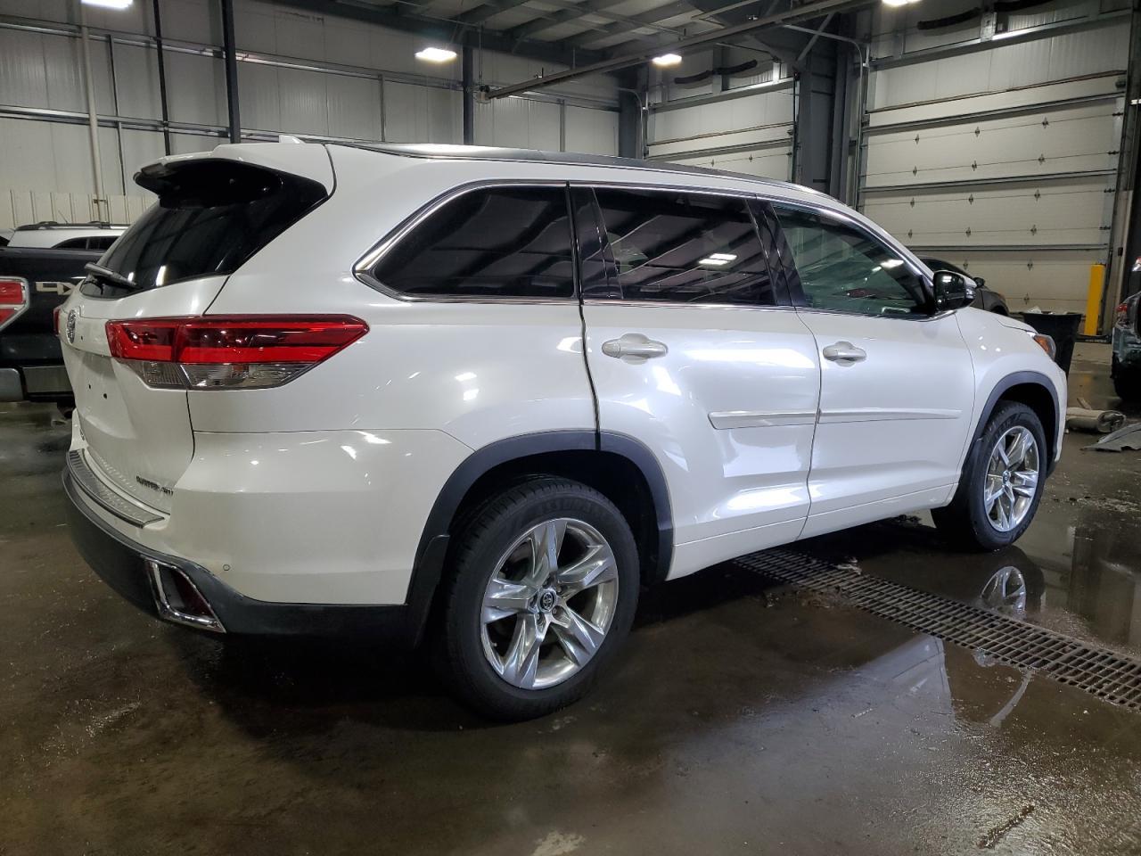 2018 TOYOTA HIGHLANDER - Фото 3