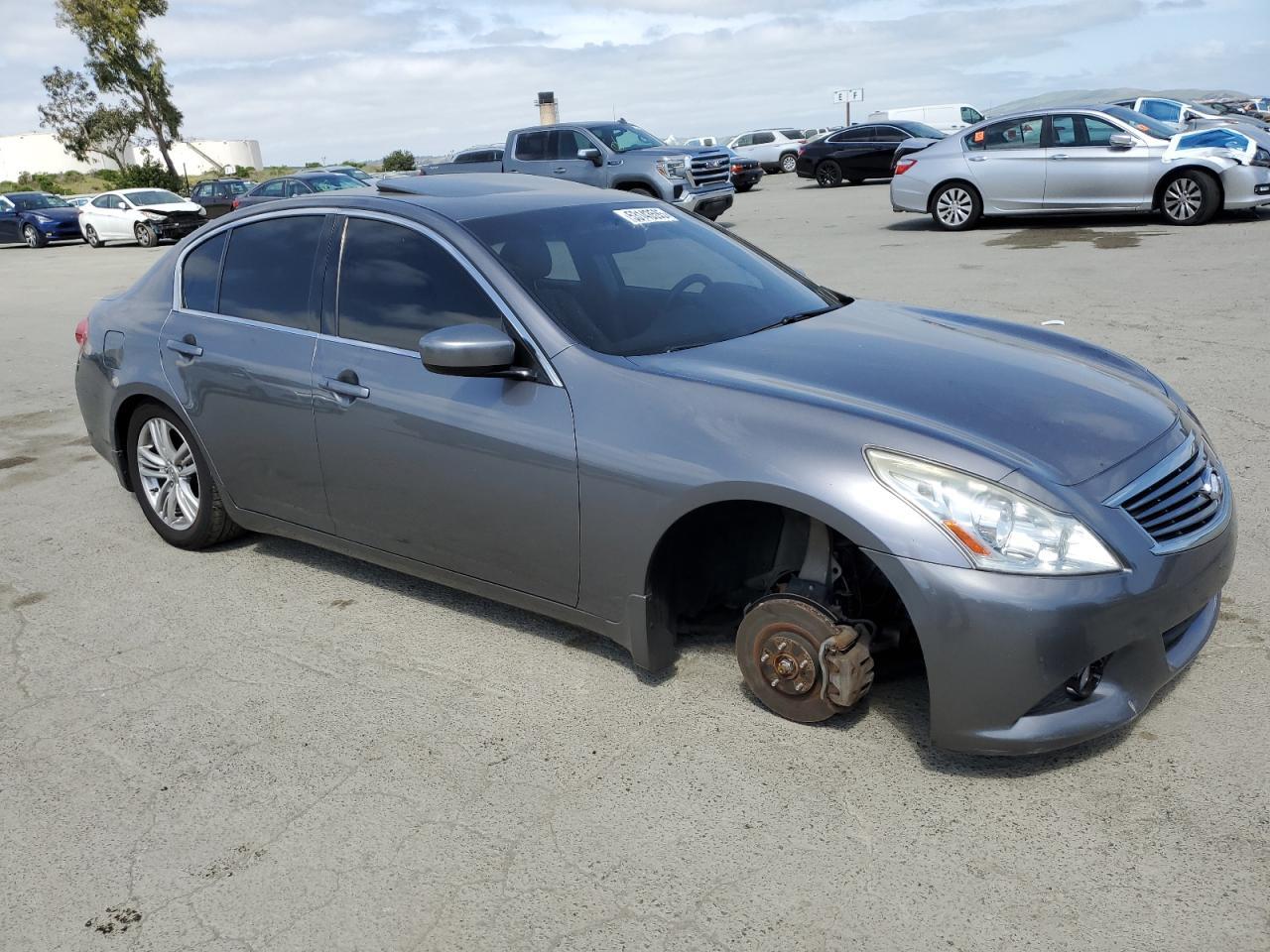 2011 INFINITI G37 - Image 4