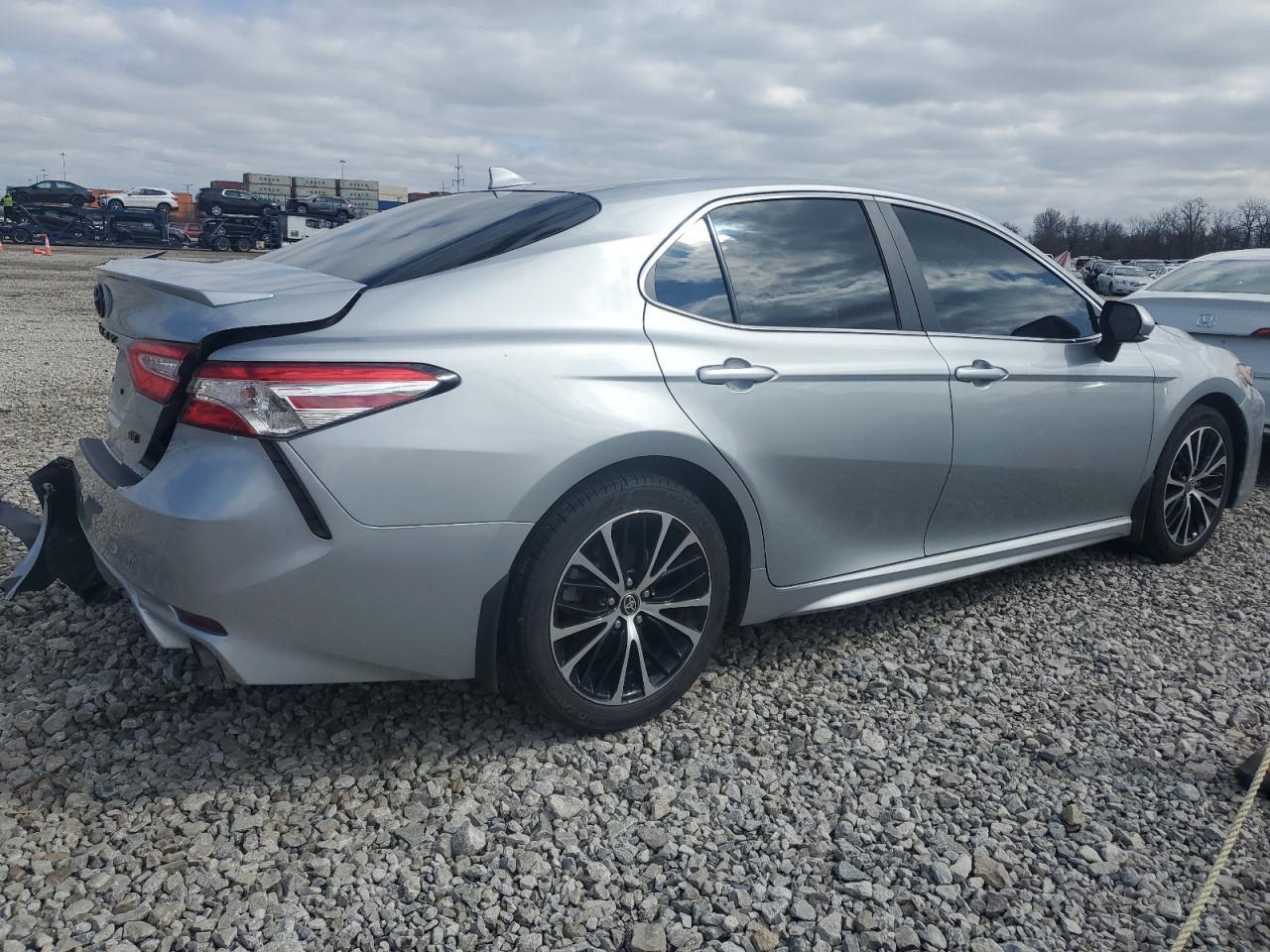 2020 TOYOTA CAMRY SE - Фото 3